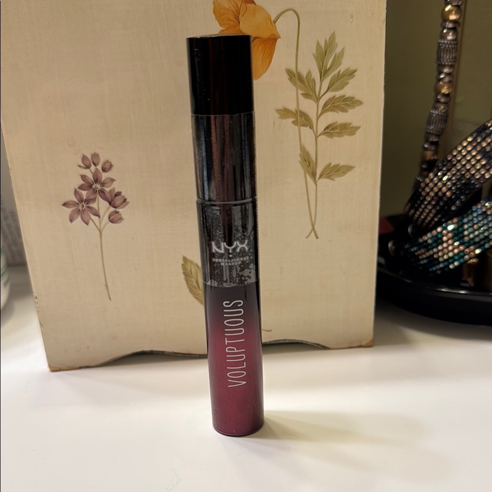 NYX Voluptuous Volume & Define Mascara LL04
